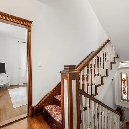 Boutique Anna Varos Vila *