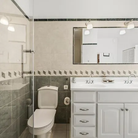 Boutique Anna Varos Vila *