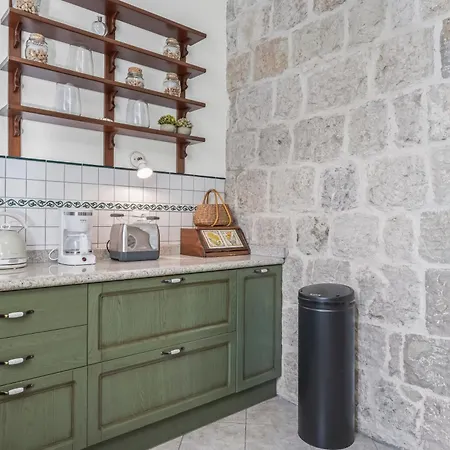 Vila Boutique Anna Varos *