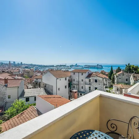 Vila Boutique Anna Varos *