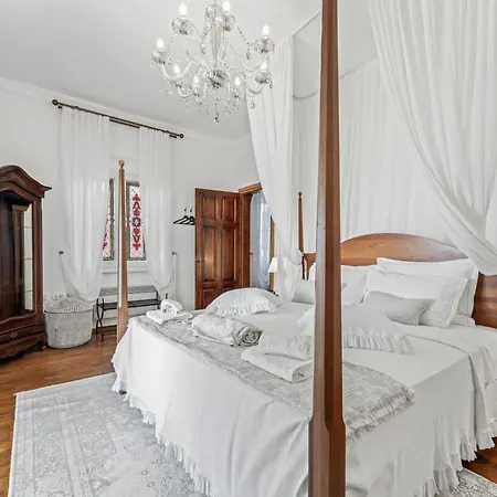 Vila Boutique Anna Varos *