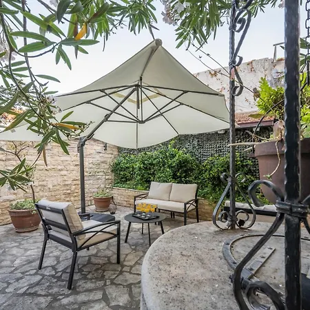 Villa Boutique Anna Varos *