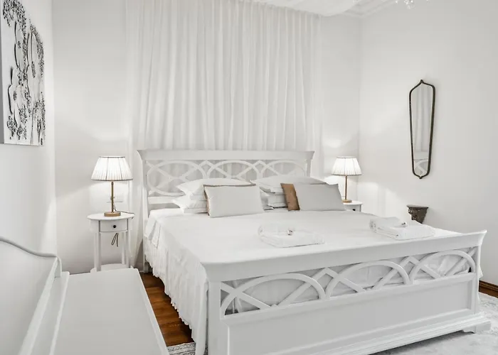 Willa Boutique Anna Varos *