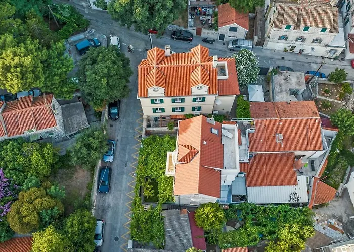 Willa Boutique Anna Varos