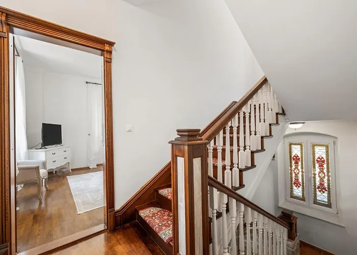 Boutique Anna Varos Willa *