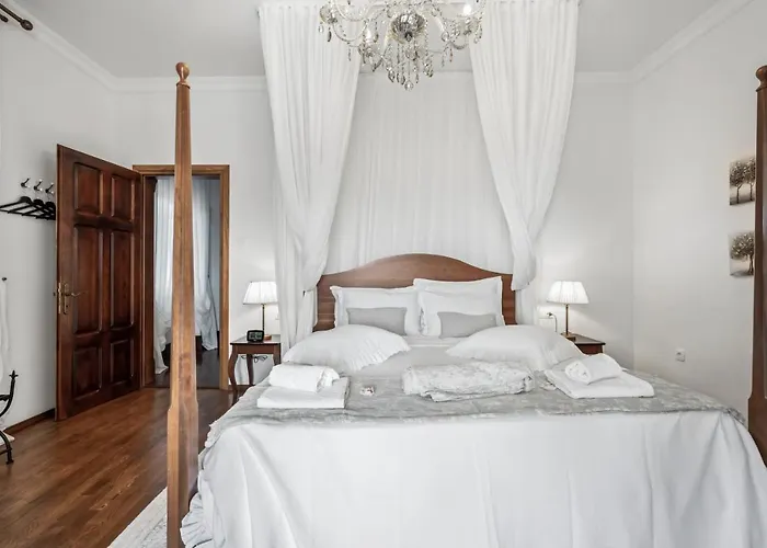 Boutique Anna Varos Willa