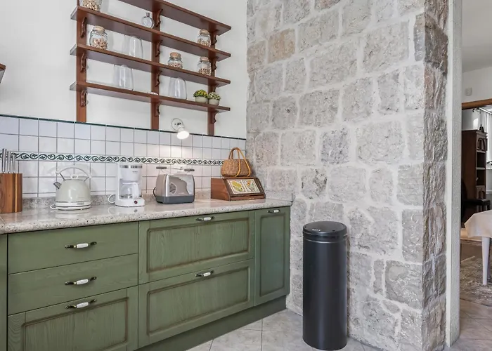 Willa Boutique Anna Varos *