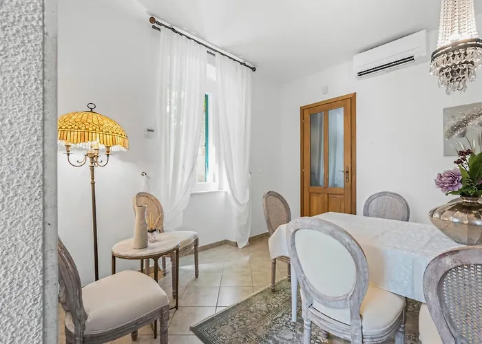 Boutique Anna Varos Willa *