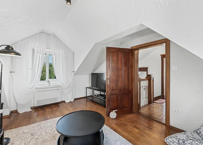 Willa Boutique Anna Varos *