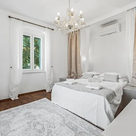 Boutique Anna Varos